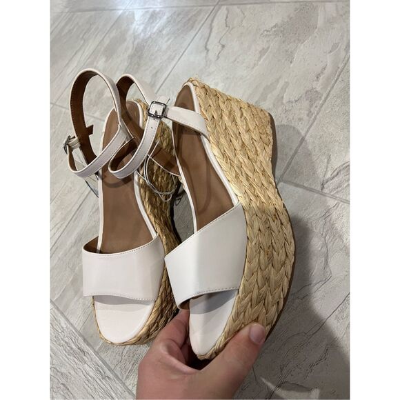 Universal Thread White Wedge Sandals Woman’s Size 11 NEW Memory Foam - Picture 2 of 12